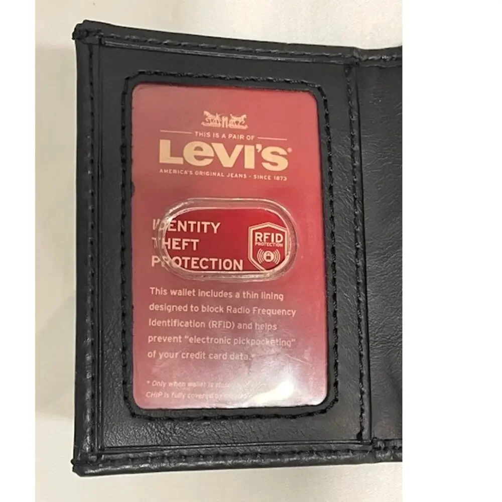 NWT Levi's Black Leather Wallet Credit Card Magnetic Clip ID Sleeve